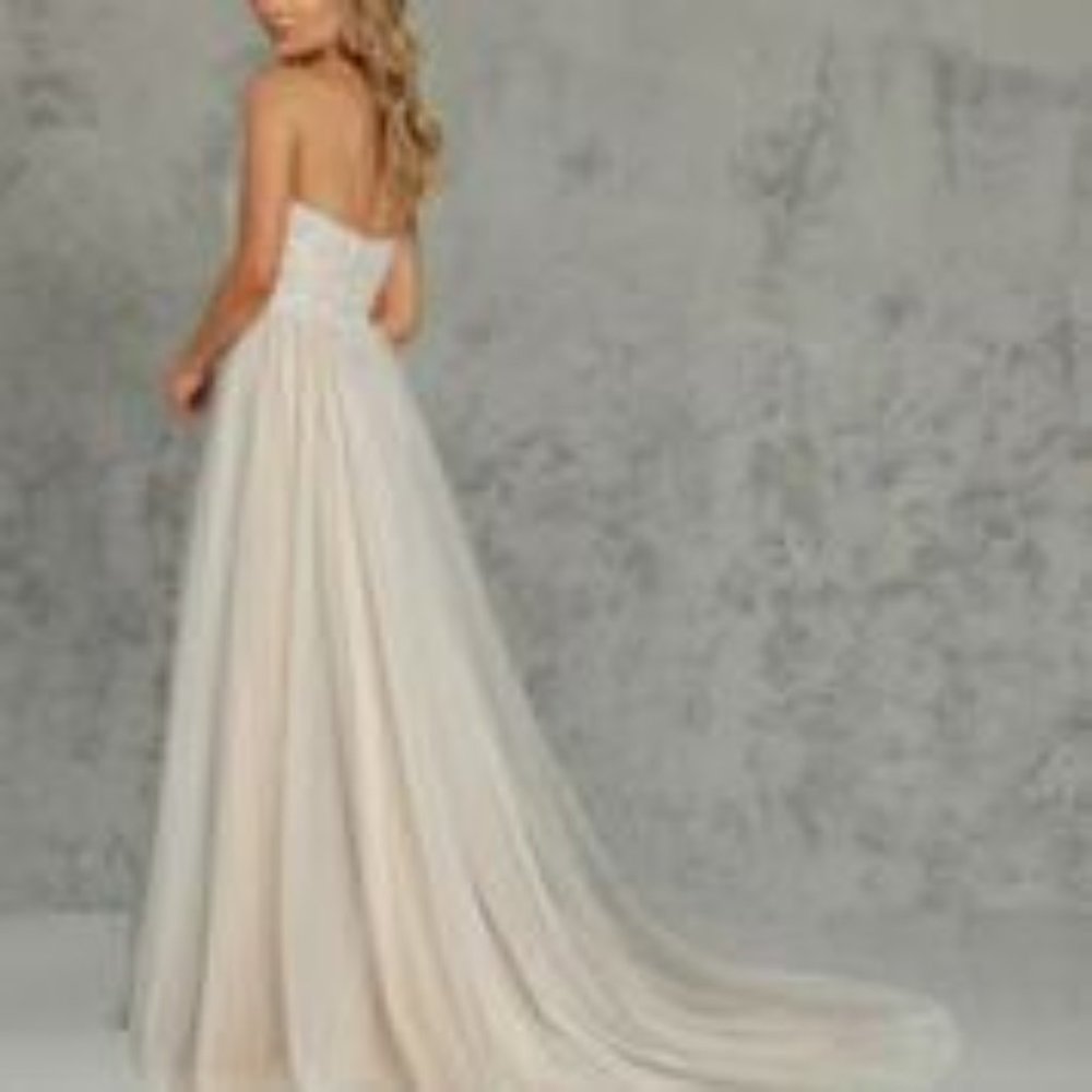 Ashley & Justin Bride 77093